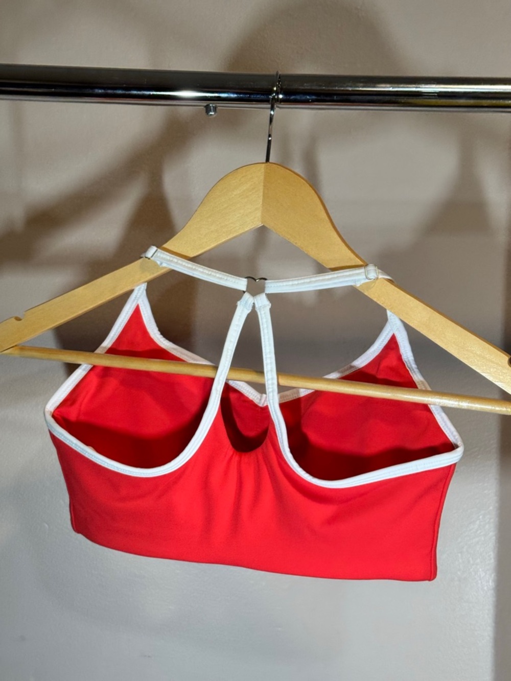 Red Contrast-Trim Lightweight Sports Bralette - Picture 2 of 4